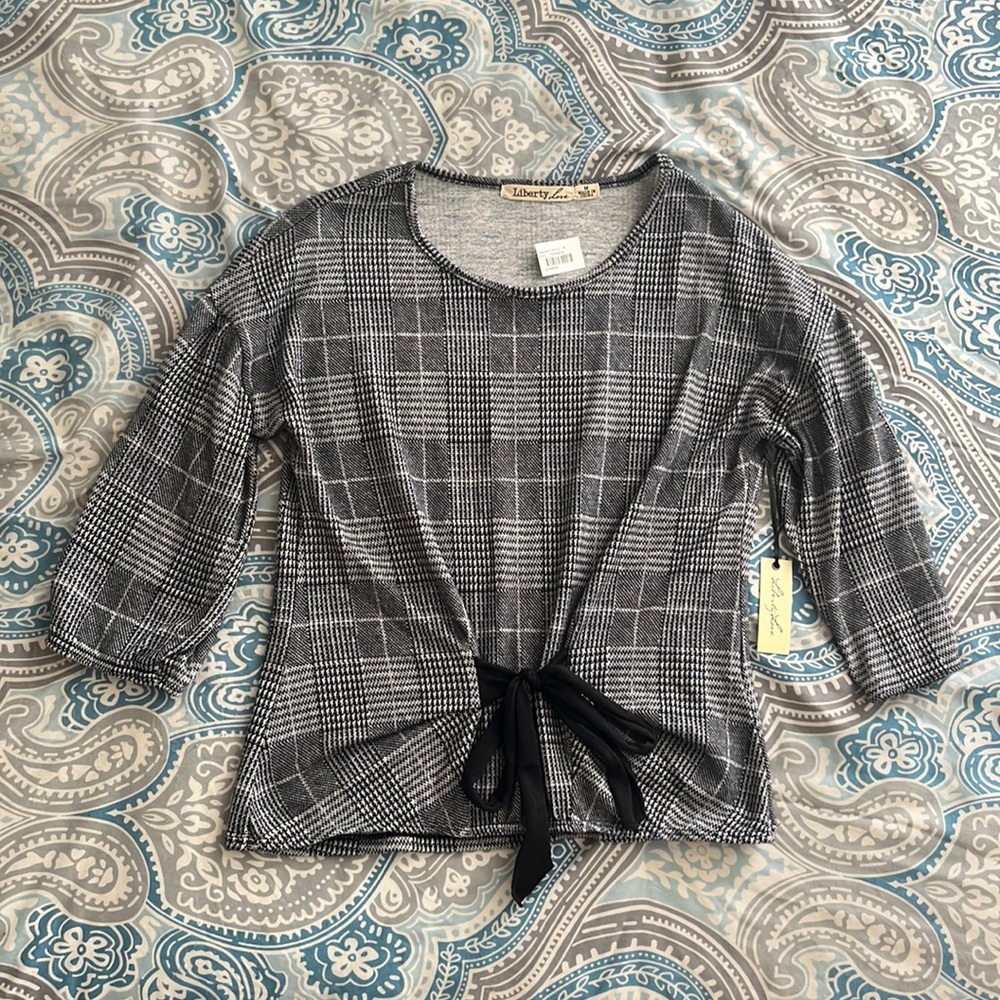 Junior Size M Shirt